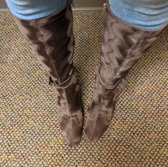 Suede grey knee high boots - Picture 6 of 8